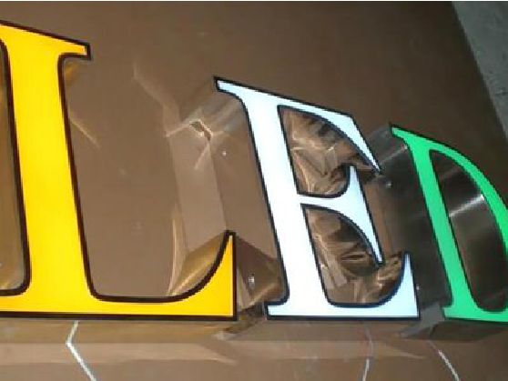 商洛介绍LED招牌的基础知识。